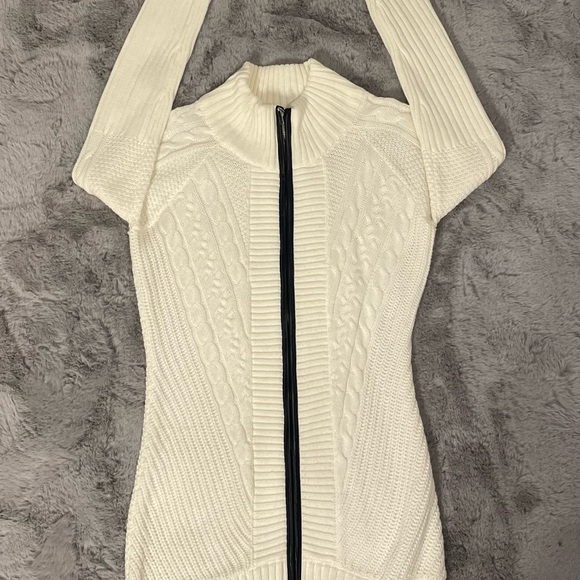 Cream Cable Knit Sweater with Zipper - Picture 2 of 9